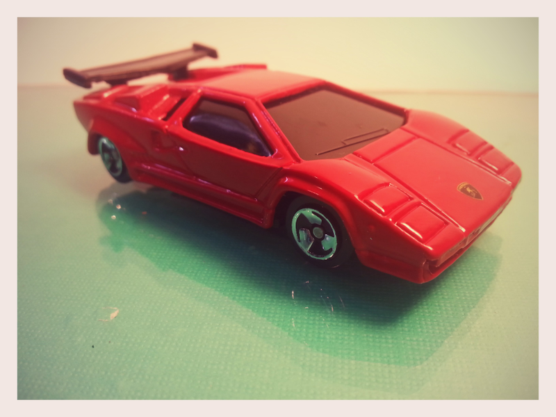 Illustration for article titled Lamborghini Countach: Hot Wheels vs Maisto (Diecast Review)